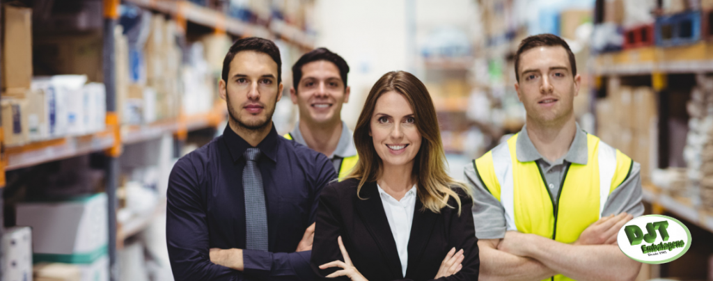 Equipe da fábrica de caixa de pepelão pronta para ateder as suas demandas
